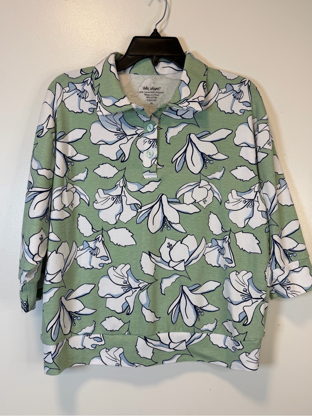 Vicki Wayne green floral blouse button neckline 3/4 sleeves Women’s Petite Large